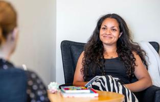 Chantell Sundström, psykolog i arrangerat samtal med ( kollega) patient på Allmänpsykiatrin USÖ