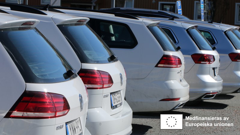 Bilder på bilpoolsbilar samt logotyp Europeiska unionen