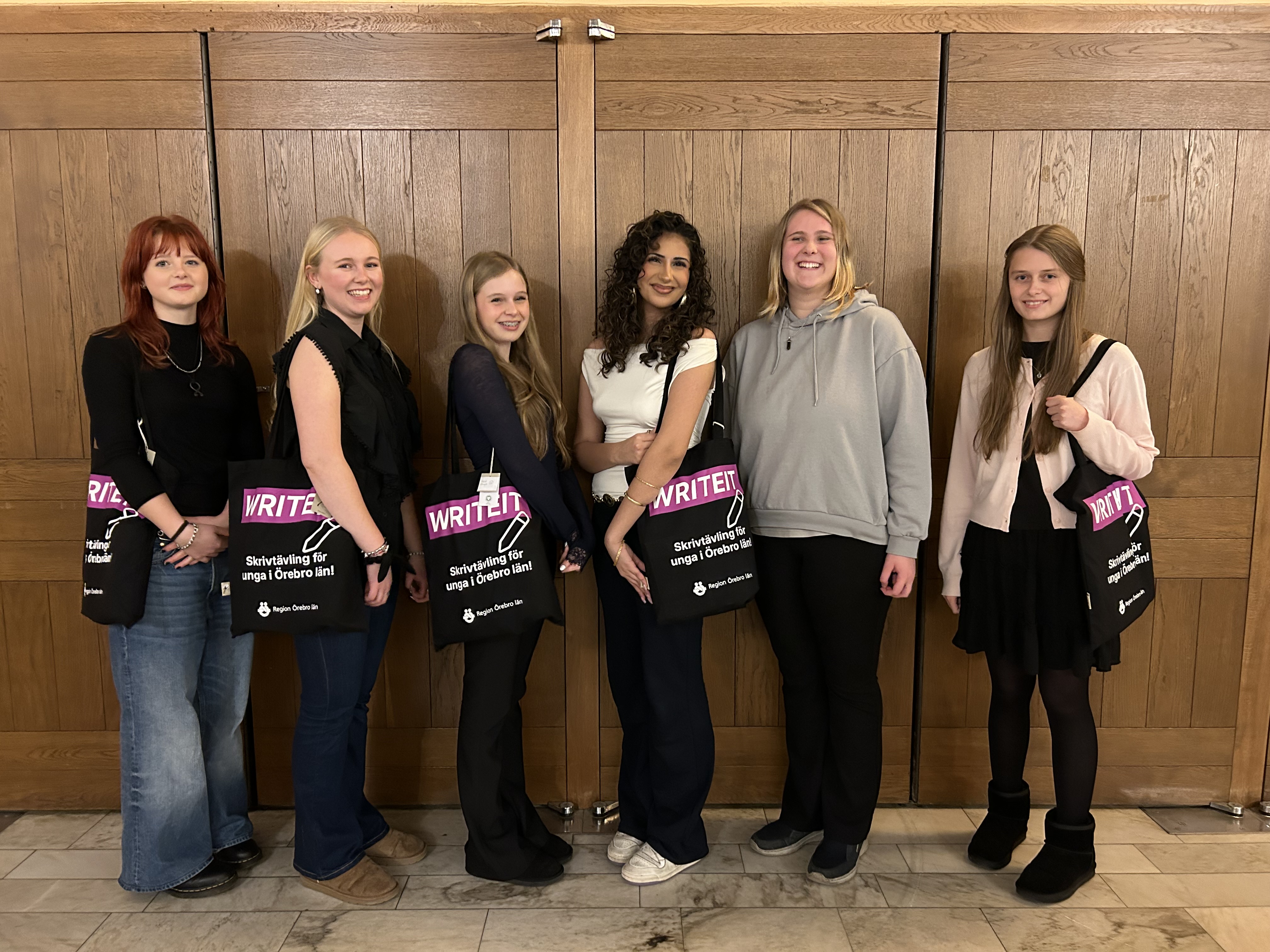 Vinnare står uppradade.