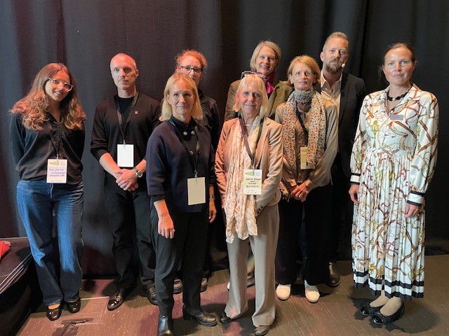 En gruppbild på kulturrelaterade personer som deltgog på en kulturpolitisk konferens i Örebro.
