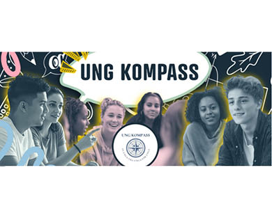 En grupp glada ungdomar med olika ursprung och texten Ung kompass i en pratbubbla